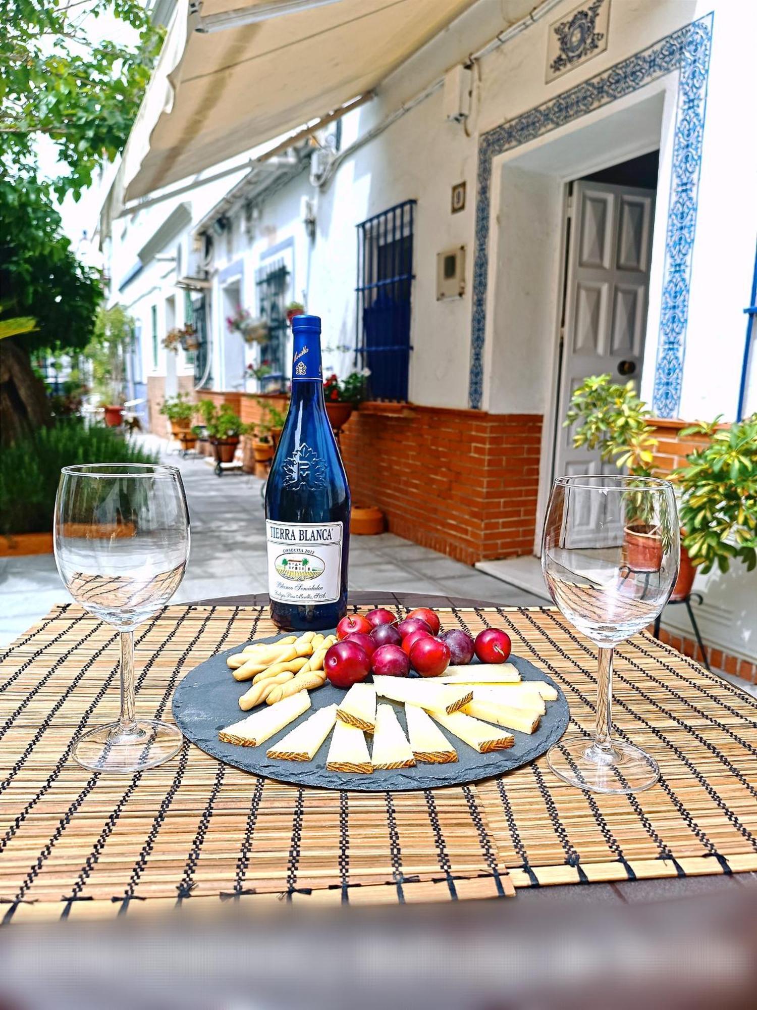Tipico Y Pintoresco Patio De Vecinos, Con Encanto Apartament
